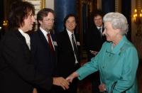 Beck, Clapton, Page y Brian May con la Reina Isabel II