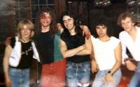 Iron Maiden con Dennis Wilcock (entre Murray y Harris)